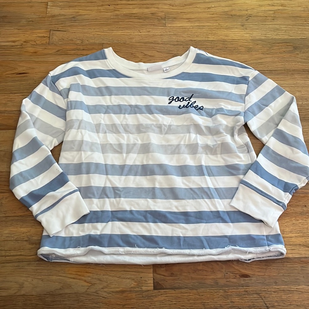 “Good Vibes” cropped sweatshirt